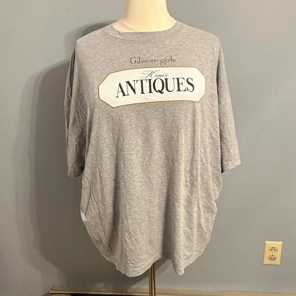 Kohl's Gray 'Kim's Antiques' Graphic Short Sleeve Tee - Gilmore Girls - Picture 1 of 5